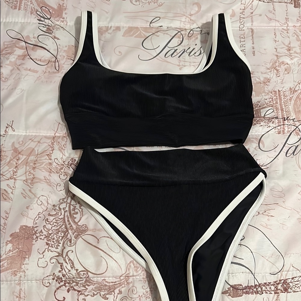 Lainsnow black and white bikini